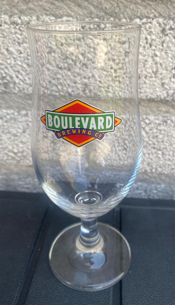 Bierglas Boulevard Brewing Co. op voet. 0,25 l. H.18,5 cm, Ophalen of Verzenden, Zo goed als nieuw, Glas of Glazen, Overige merken