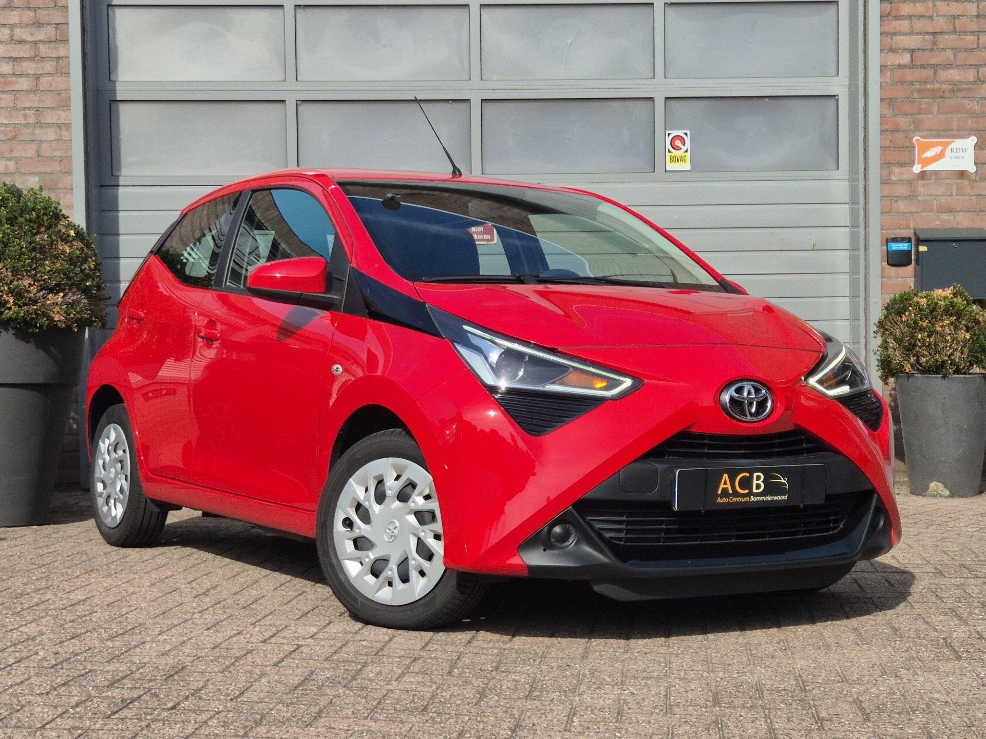 Toyota Aygo 1.0 VVT-i x-play Achteruitrij camera. (bj 2020), Auto's, Voorwielaandrijving, Stof, Gebruikt, 4 stoelen