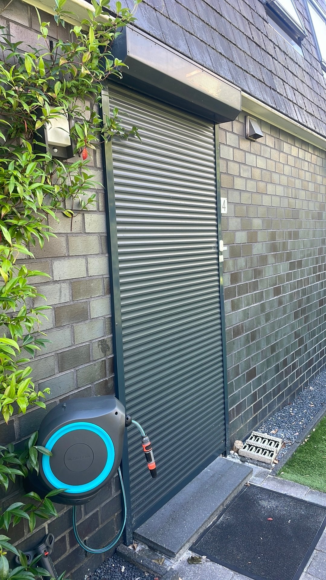 Elektrisch Rolluik voor een deur, met afstandsbediening, Ophalen, 100 tot 150 cm, 200 cm of meer, Zo goed als nieuw