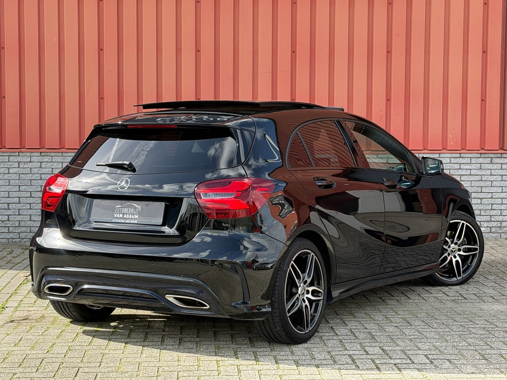Mercedes-Benz A-klasse 160 AMG Pano Night Camera Climate 18", Auto's, Dealer onderhouden, Gebruikt, Zwart, 4 cilinders