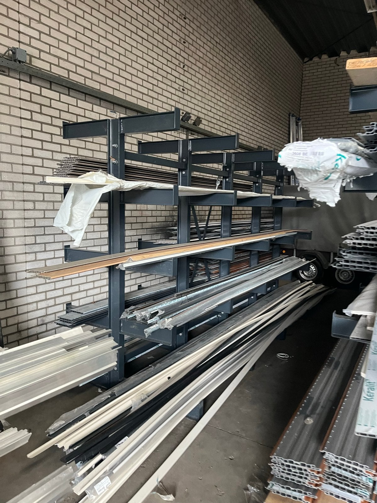 2x Draagarmstellingen 2200mm hoog, 4080mm lang, Ophalen