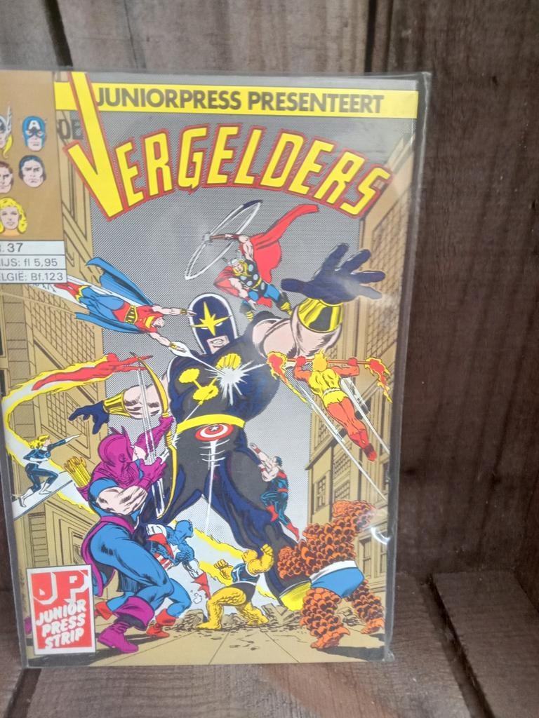 Vergelders comics nummers 20, 37, 26, 14 - Juniorpress, Boeken, Strips | Comics, Gelezen, Amerika, Ophalen of Verzenden, Meerdere comics