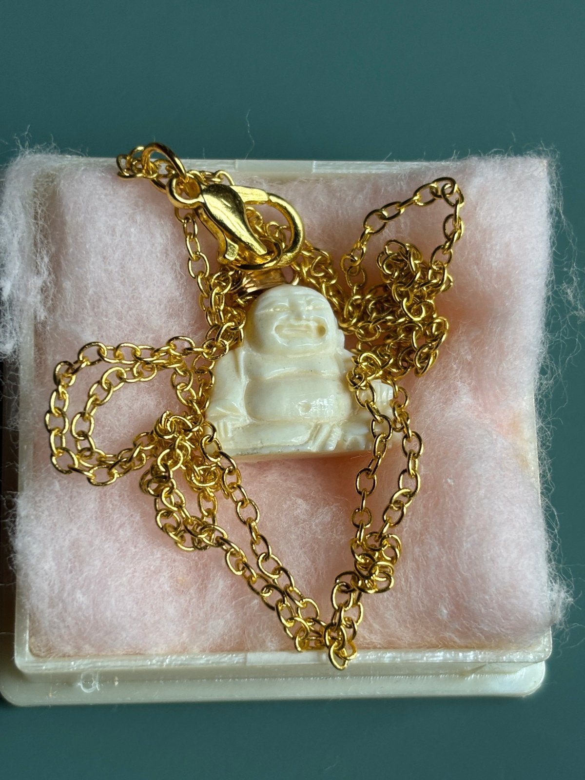 Nieuwe Jaren '70  lachende Boeddha hanger met ketting, Overige materialen, Overige voorstellingen, Verzenden, Wit