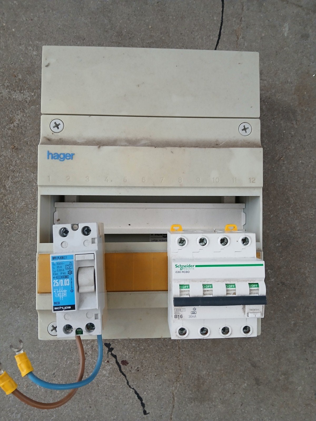 Hager Groepenkast met diverse automaten, Doe-het-zelf en Verbouw, Elektra en Kabels, Ophalen, Gebruikt, Hager, Groepenkast