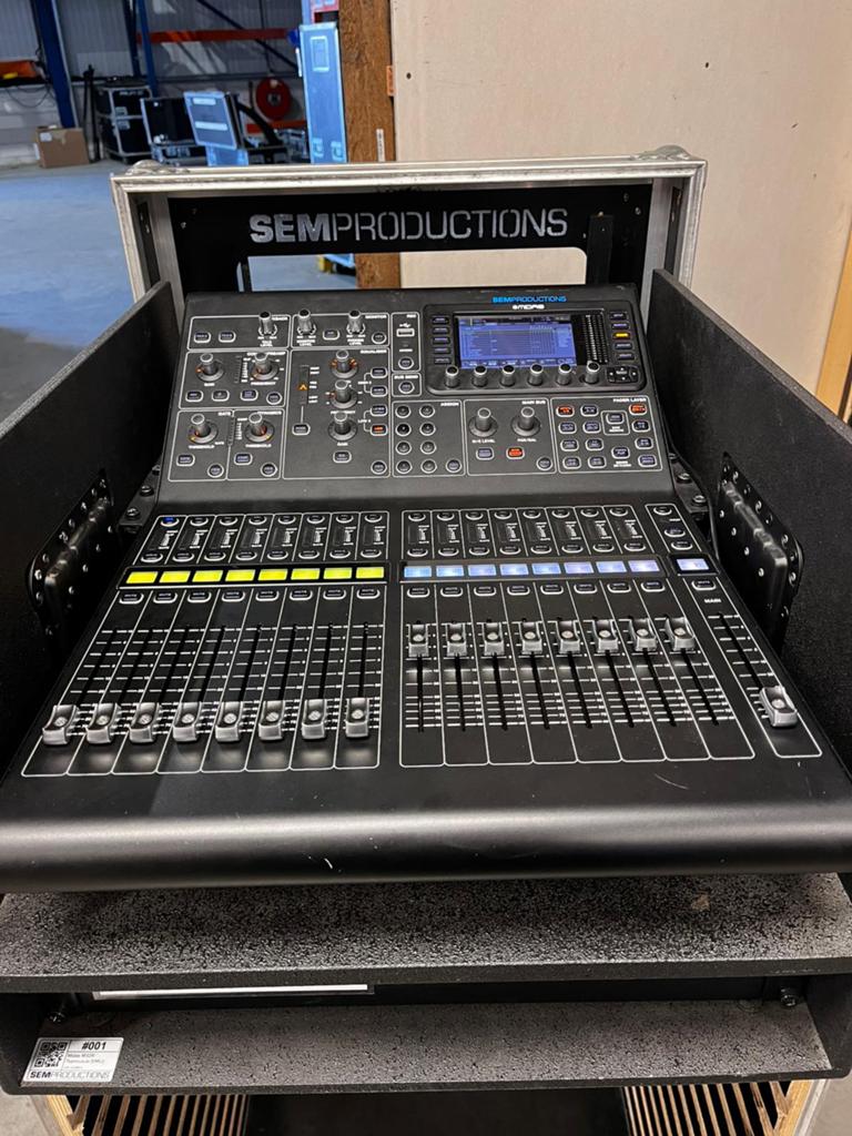 Midas M32R Digitale Mixer in Flightcase, Muziek en Instrumenten, Mengpanelen, Ophalen, Gebruikt, 20 kanalen of meer, Microfooningang