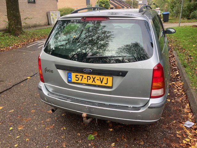 Ford Focus 1.6I 74KW 2005 Grijs, Auto's, 1596 cc, 15 km/l, 4 cilinders, 100 pk