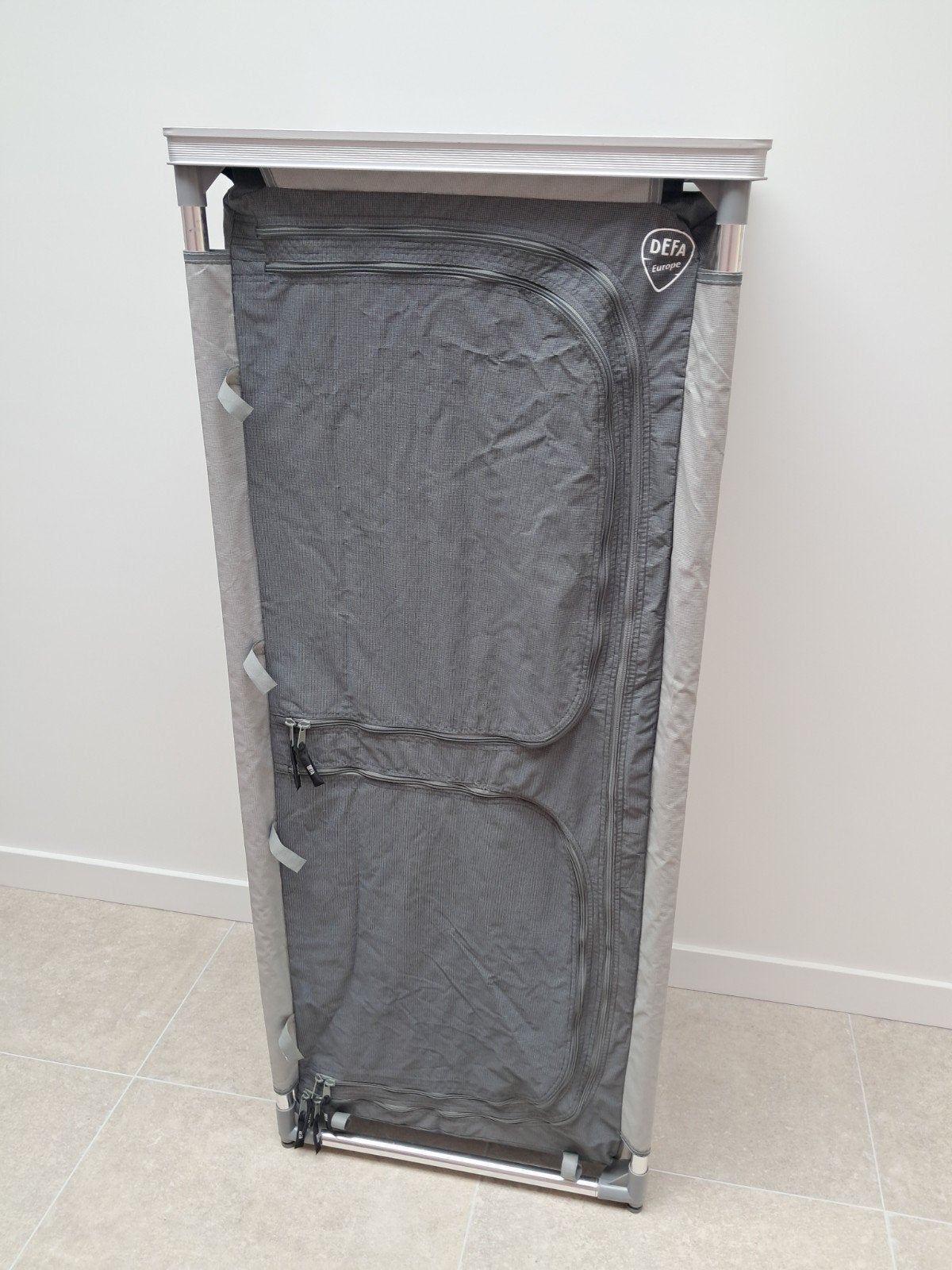 Defa campingkast 140 x 55 x 45; 4 planken en kledinghanger, Caravans en Kamperen, Ophalen, Gebruikt, Campingkast