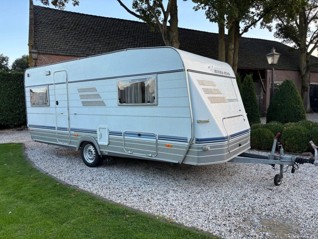 Eriba NOVA 530/ENKELE BEDDEN/MOVER, Bedrijf, Info@hymer.com, Holzstraße 19, D-88339 Bad Waldsee, Germany, 5 tot 6 meter