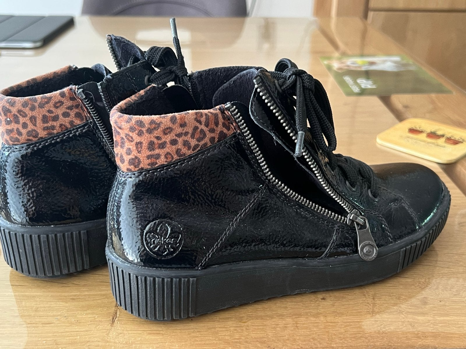 Rieker schoenen maat 37 - Zo goed als nieuw, Ophalen of Verzenden, Zo goed als nieuw, Zwart, Lage of Enkellaarzen