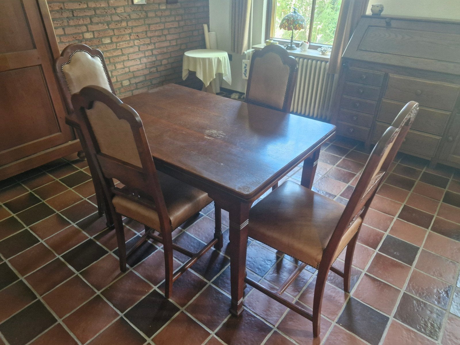 Eetkamerset met 4 stoelen en grote servieskast, Ophalen