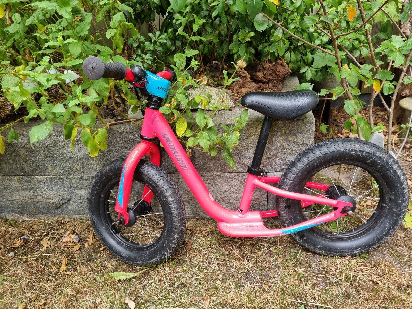 Specialized Hotwalk loopfiets - Roze, Fietsen en Brommers, Fietsen | Kinderfietsjes, Ophalen, Gebruikt, Minder dan 16 inch, Specialized
