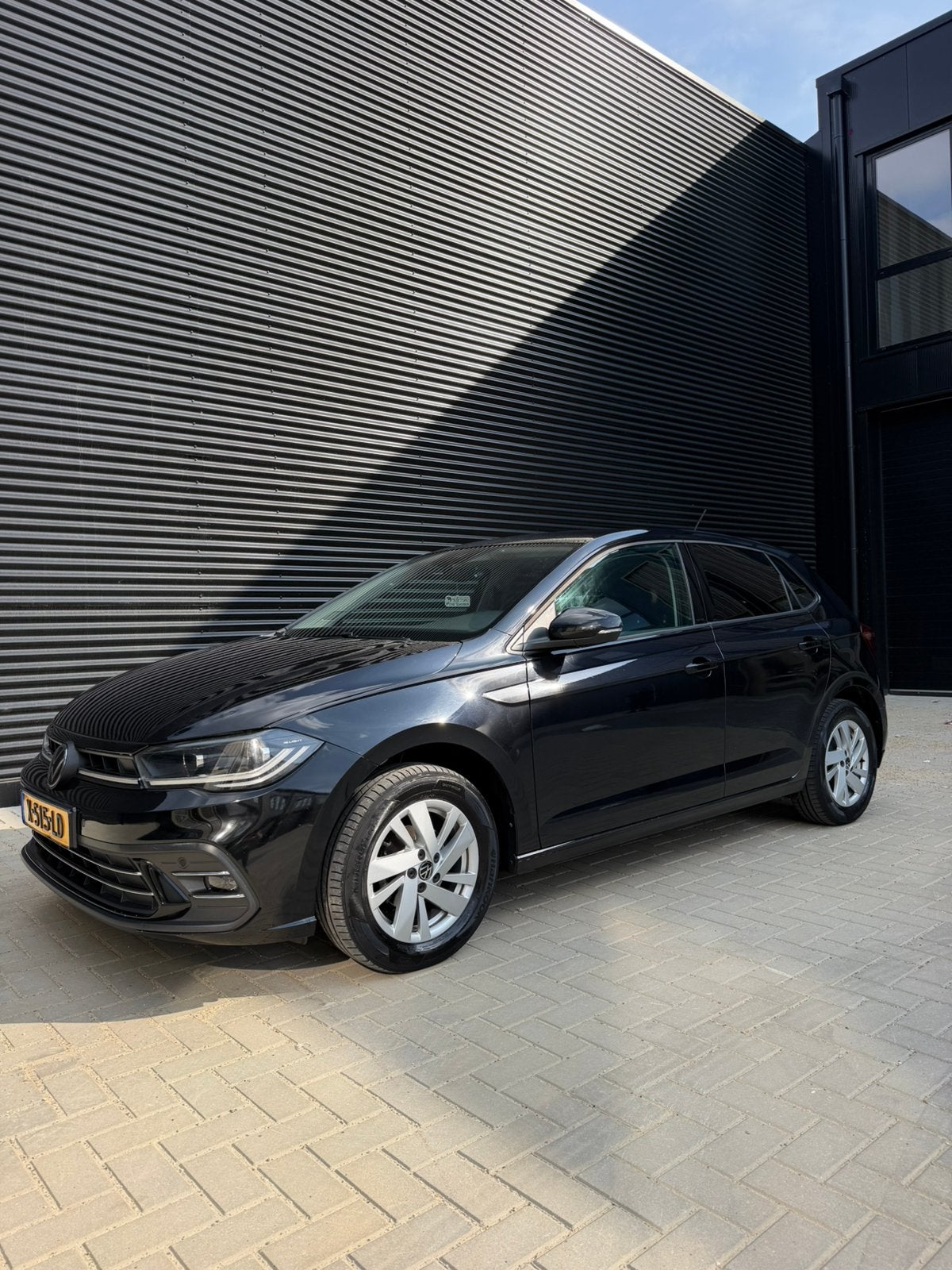 Volkswagen Polo 1.0 TSI 95pk Dsg-7 2022 Zwart, Auto's, Volkswagen, Stof, 95 pk, 1104 kg, Grijs