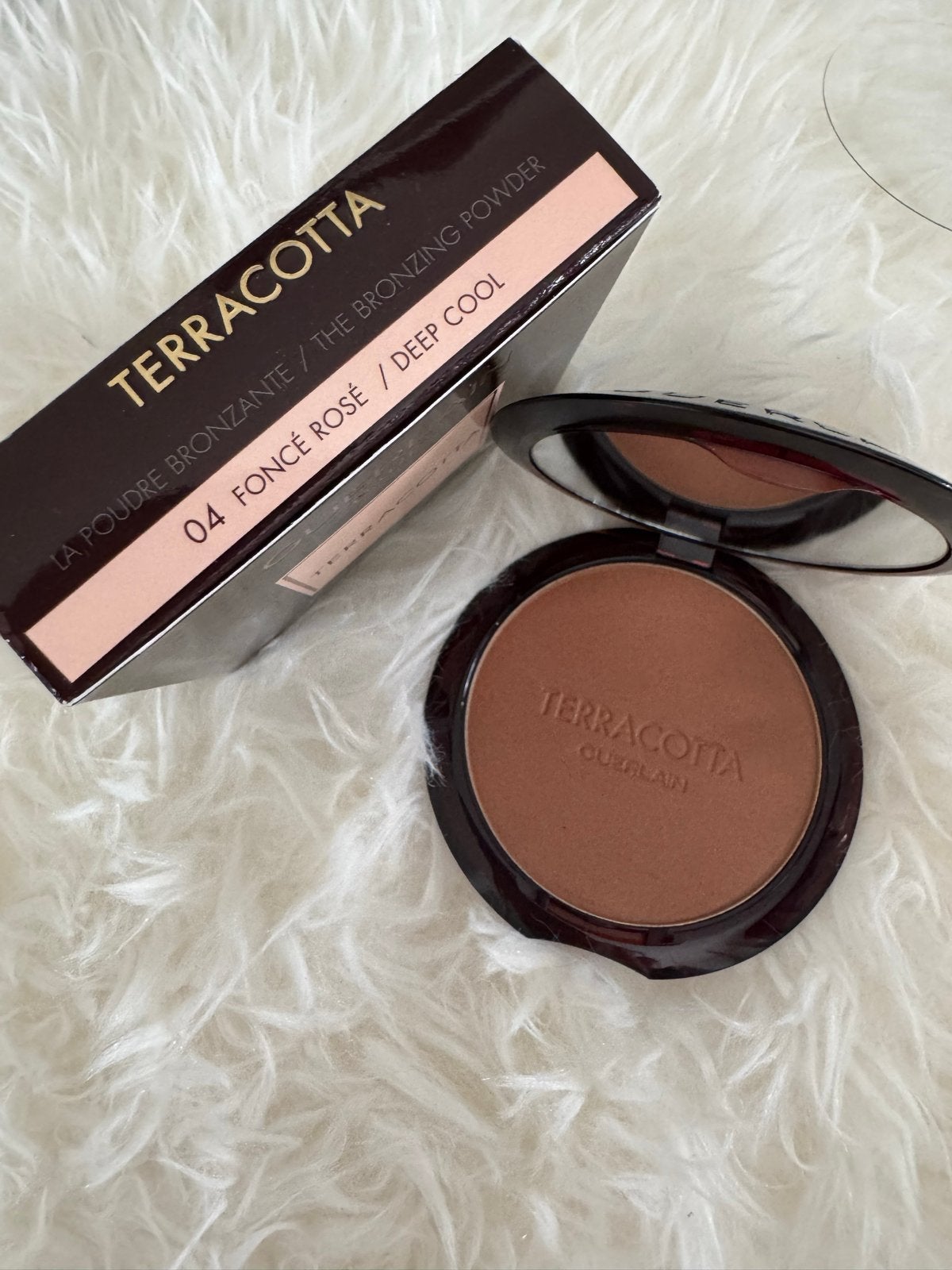 Nieuw Guerlain Terracotta Bronzing Powder 04 Deep Cool, Sieraden, Tassen en Uiterlijk, Bruin, Gehele gezicht, Nieuw, Ophalen of Verzenden