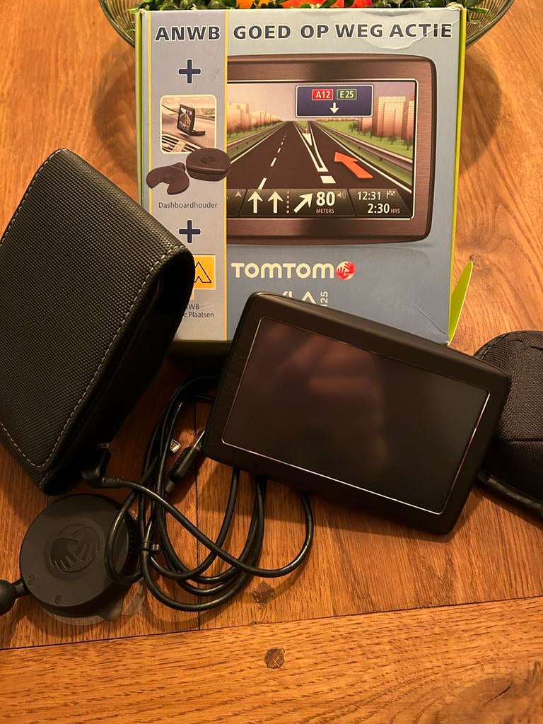 TomTom navigatiesysteem met accessoires - ANWB actie, Auto diversen, Autonavigatie, Ophalen, Zo goed als nieuw