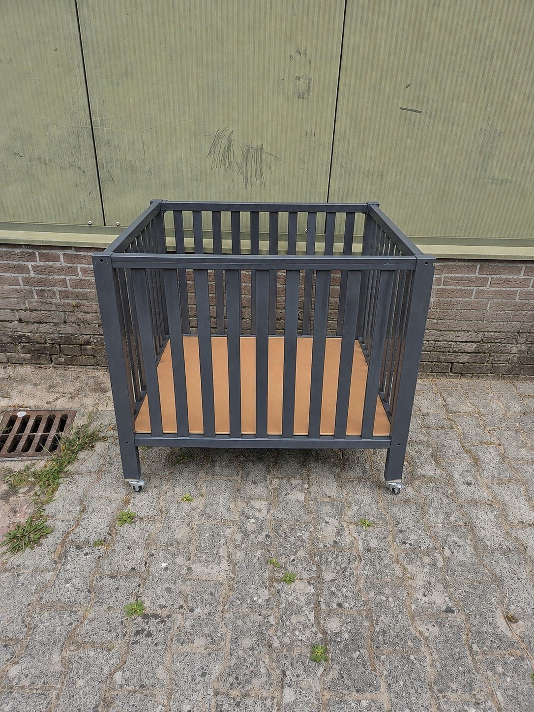 Bopita babybox antraciet grijs op wielen, stevige box, Ophalen, Gebruikt, Vierkant, Wieltjes