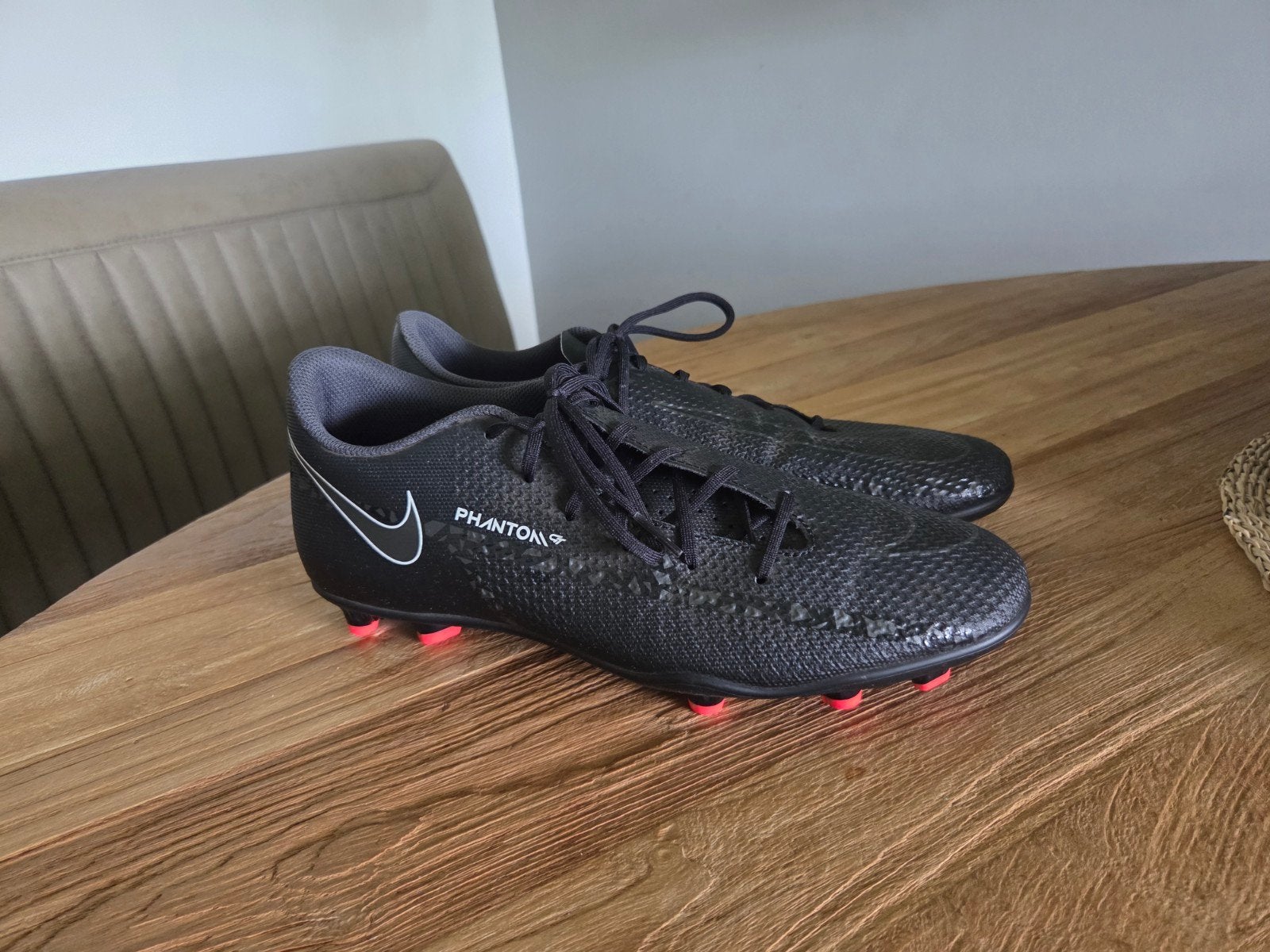 Zo goed als nieuwe Nike Phantom voetbalschoenen maat 42,5, Maat M, Ophalen of Verzenden, Zo goed als nieuw, Schoenen