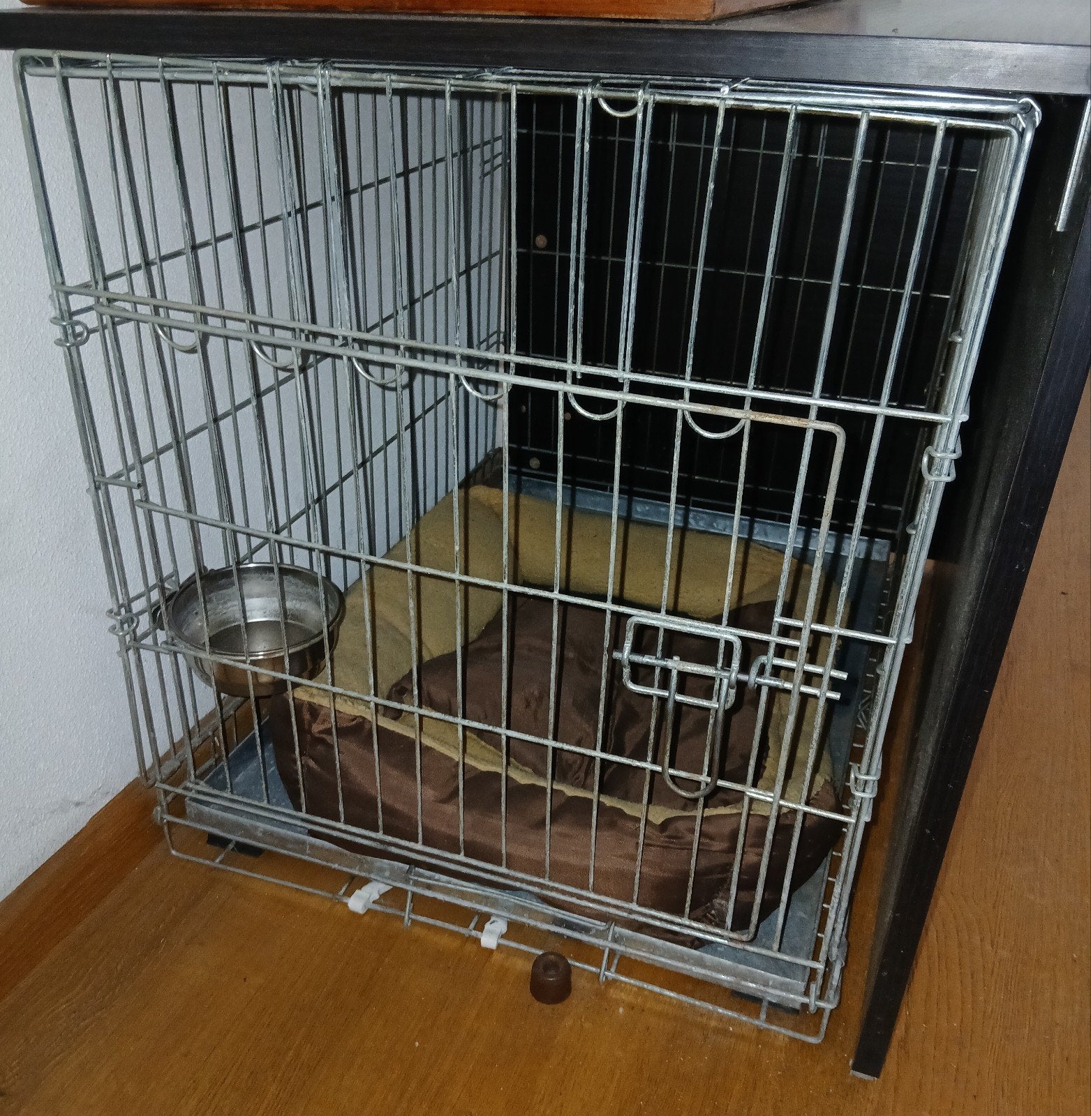 Hondenbench met zwarte ombouw +/- 60x40x80 benck kan ook los, Dieren en Toebehoren, Ophalen