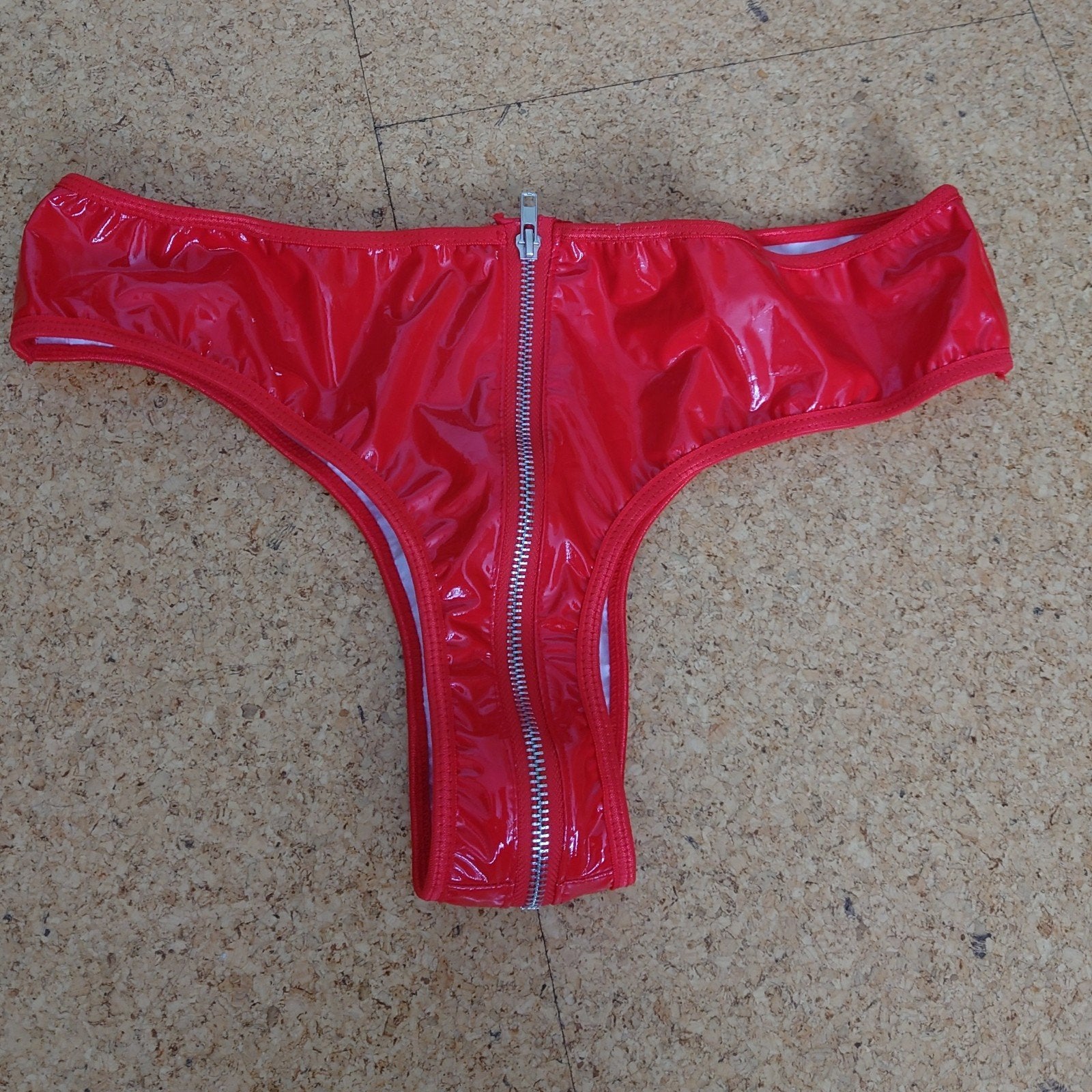 Rode String met Rits - Laklook, Kleding | Dames, Onbekend, Verzenden, Rood, String