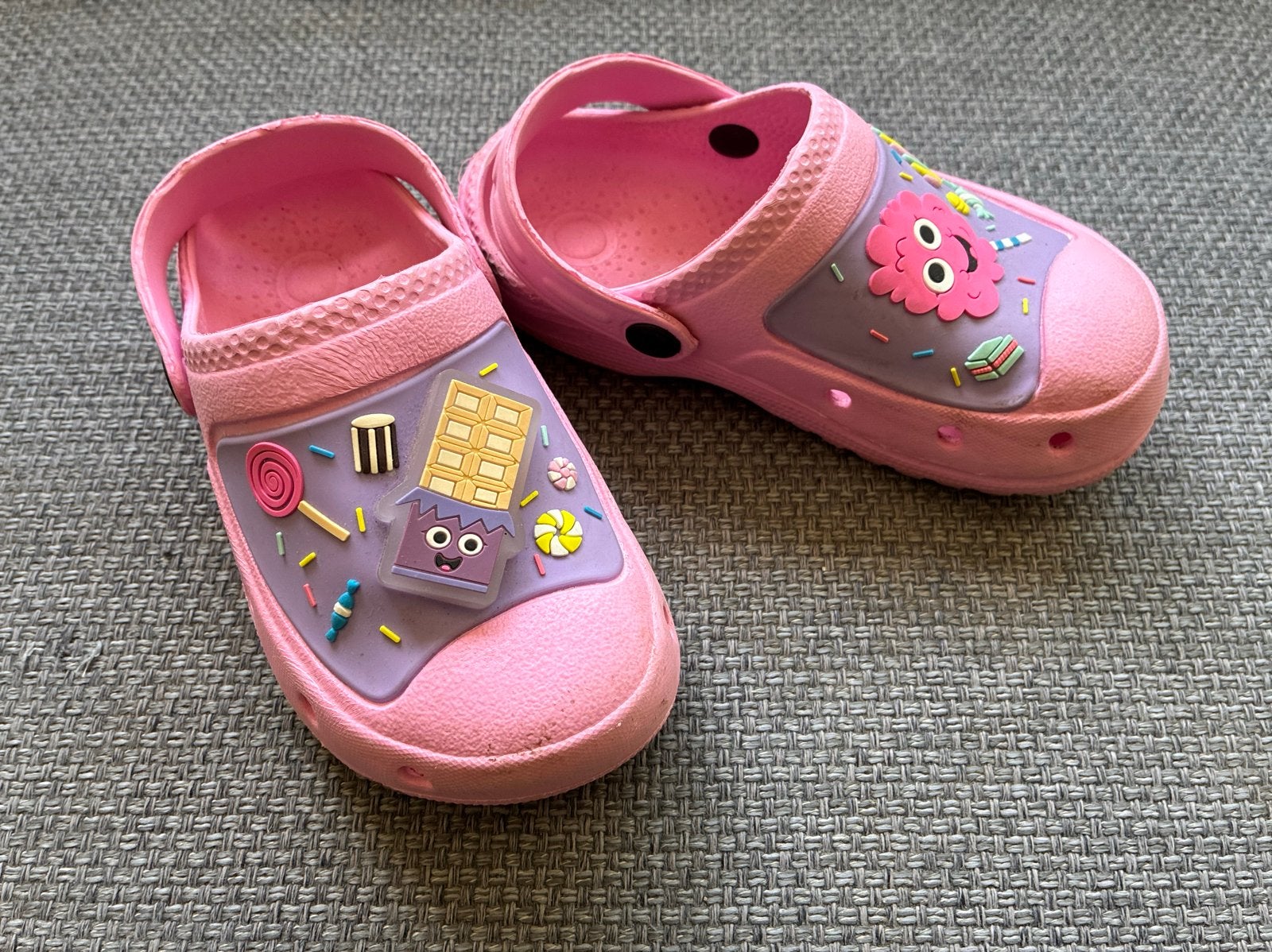 Roze kinderklompjes met leuke versieringen, maat 26, Ophalen of Verzenden, Gebruikt, Meisje, Schoenen