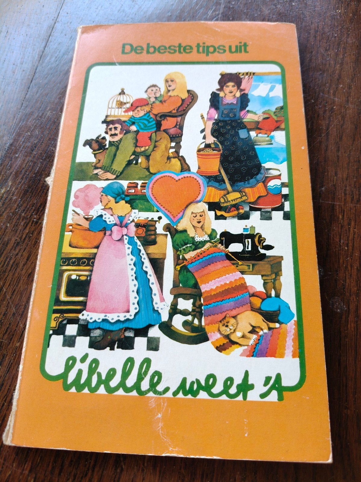De beste tips uit Libelle weet 't - Vintage Libelle Boek, Ophalen of Verzenden, Gelezen, Damesbladen