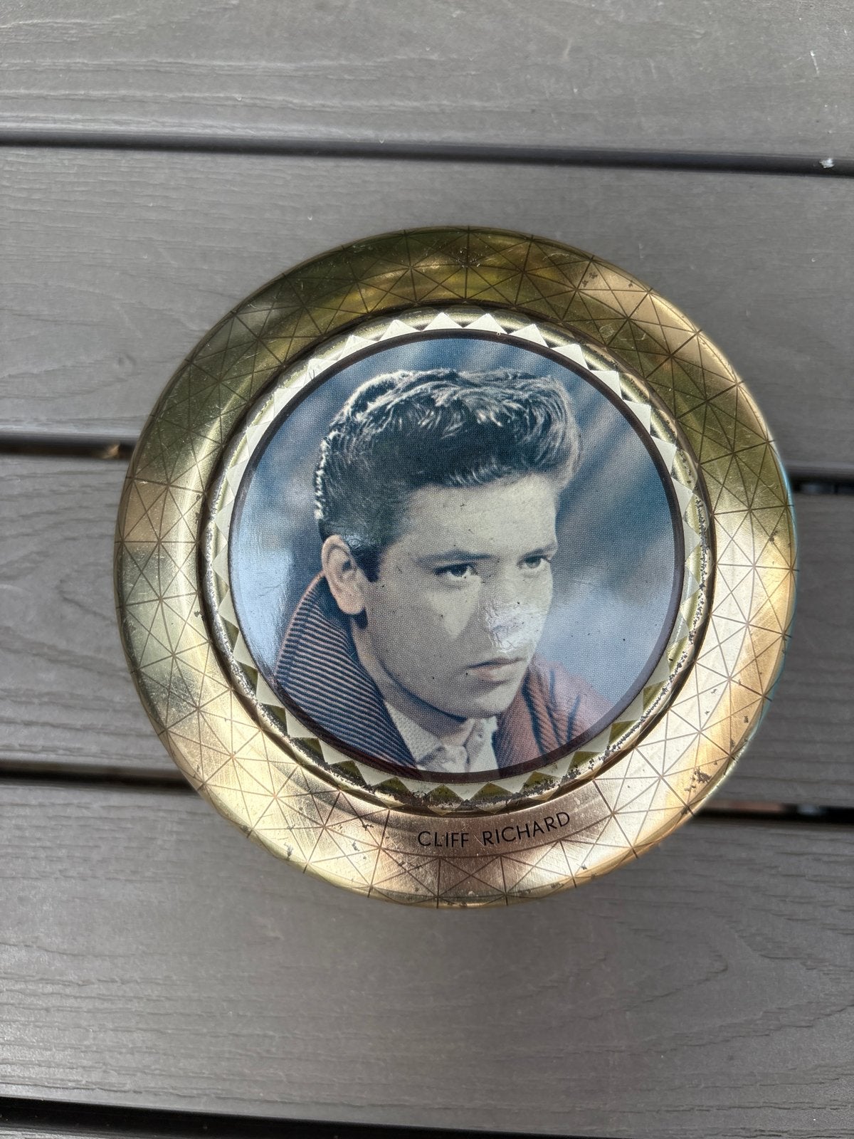 Vintage blikje met afbeelding van Cliff Richard, Verzamelen, Ophalen of Verzenden, Gebruikt, Overige, Overige merken
