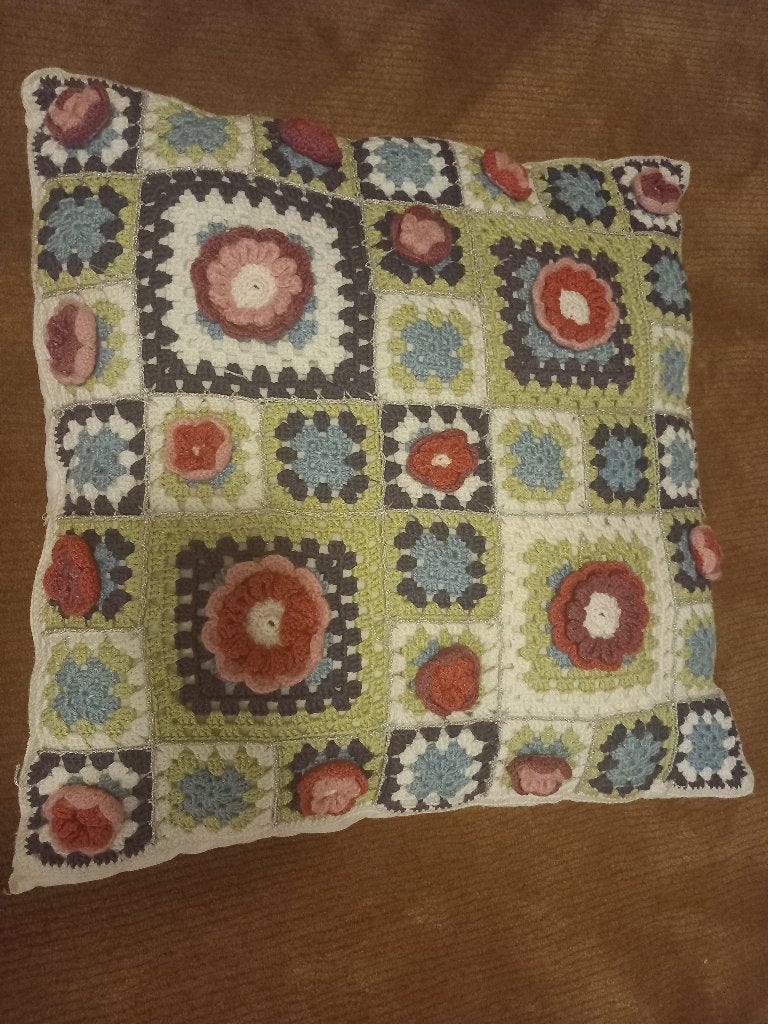 Kussen met gehaakte bloemen, Ophalen, Gebruikt, Meerkleurig, Vierkant