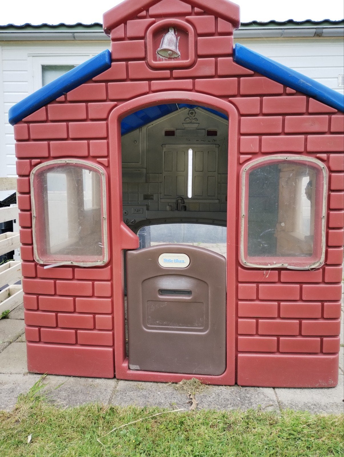 GEDEMONTEERD Leuk speelhuisje gratis, Ophalen, Gebruikt, Kunststof