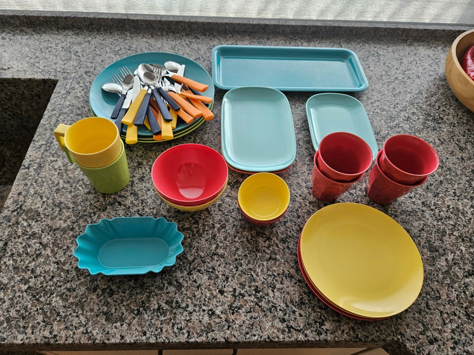 Uitgebreide picknickset - 30+ delig - Perfecte staat!, Huis en Inrichting, Keuken | Servies, Zo goed als nieuw, Compleet servies