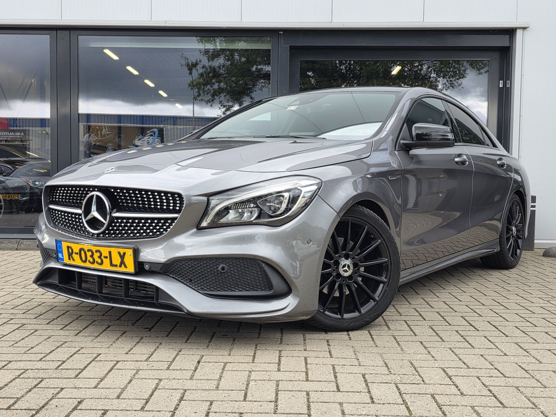 Mercedes-Benz CLA-Klasse 180 EDITION + AMG STYLING + LED + V, Gebruikt, 4 cilinders, 715 kg, 122 pk