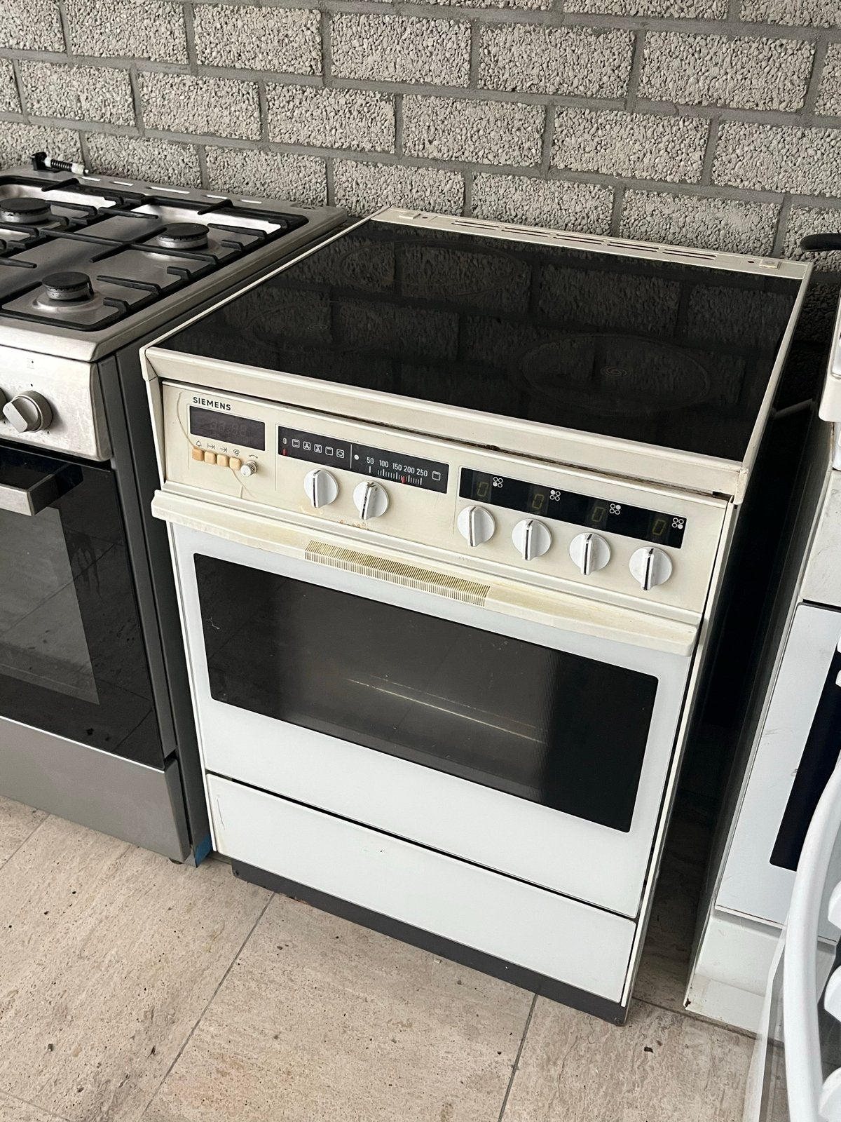 Siemens Vrijstaand elektrisch Fornuis met Oven, Witgoed en Apparatuur, Kookplaten, Gebruikt, Keramisch, Vrijstaand, 4 kookzones