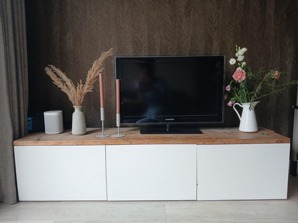 TV-meubel met stijgerhouten blad en witte kasten, Ophalen, Gebruikt, Modern, Scandinavisch, 150 tot 200 cm