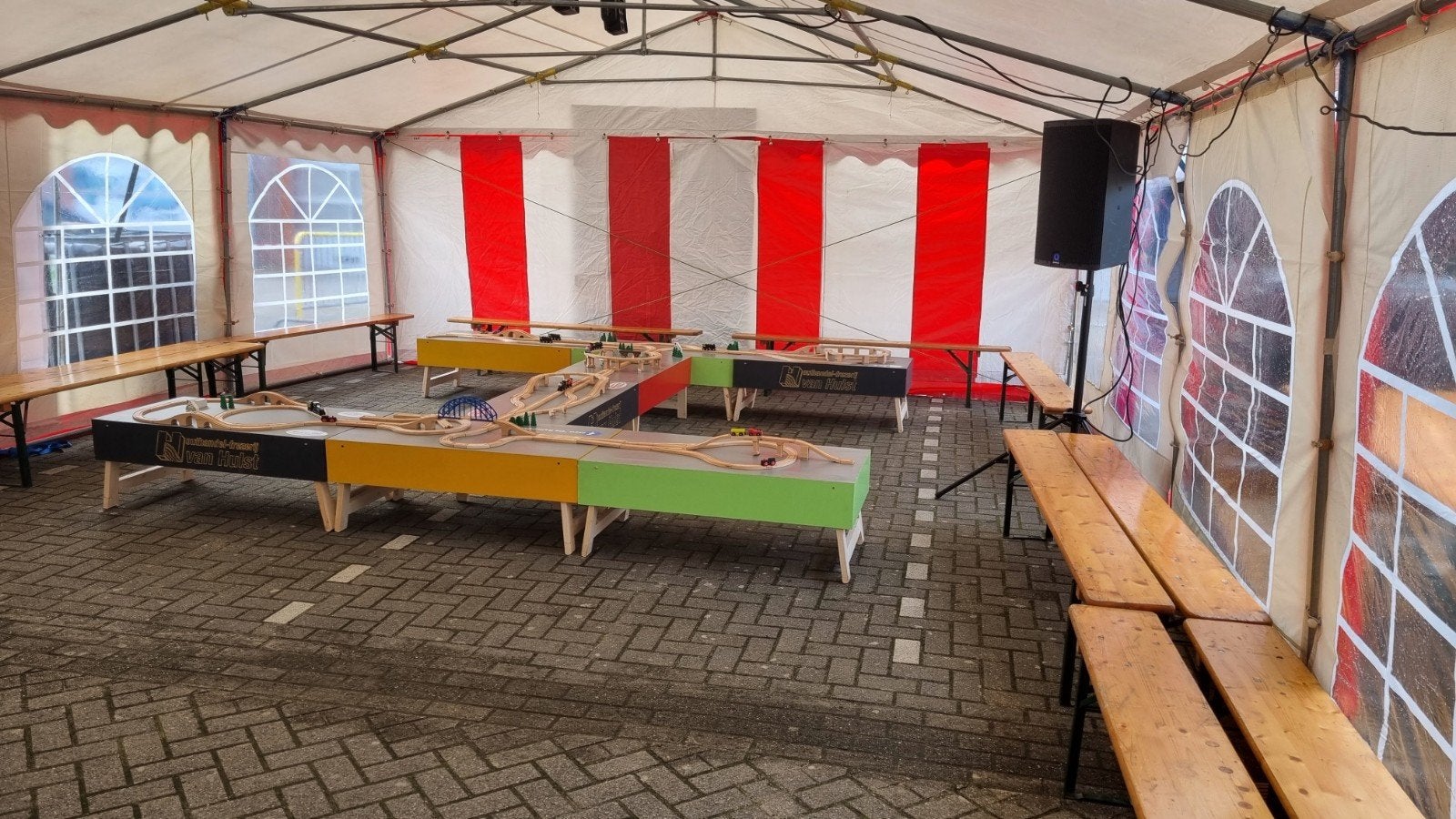 partytent 12 x 6 meter dak wit. zijwand rood en wit, Ophalen, Gebruikt, Partytent, 4 tot 6 meter