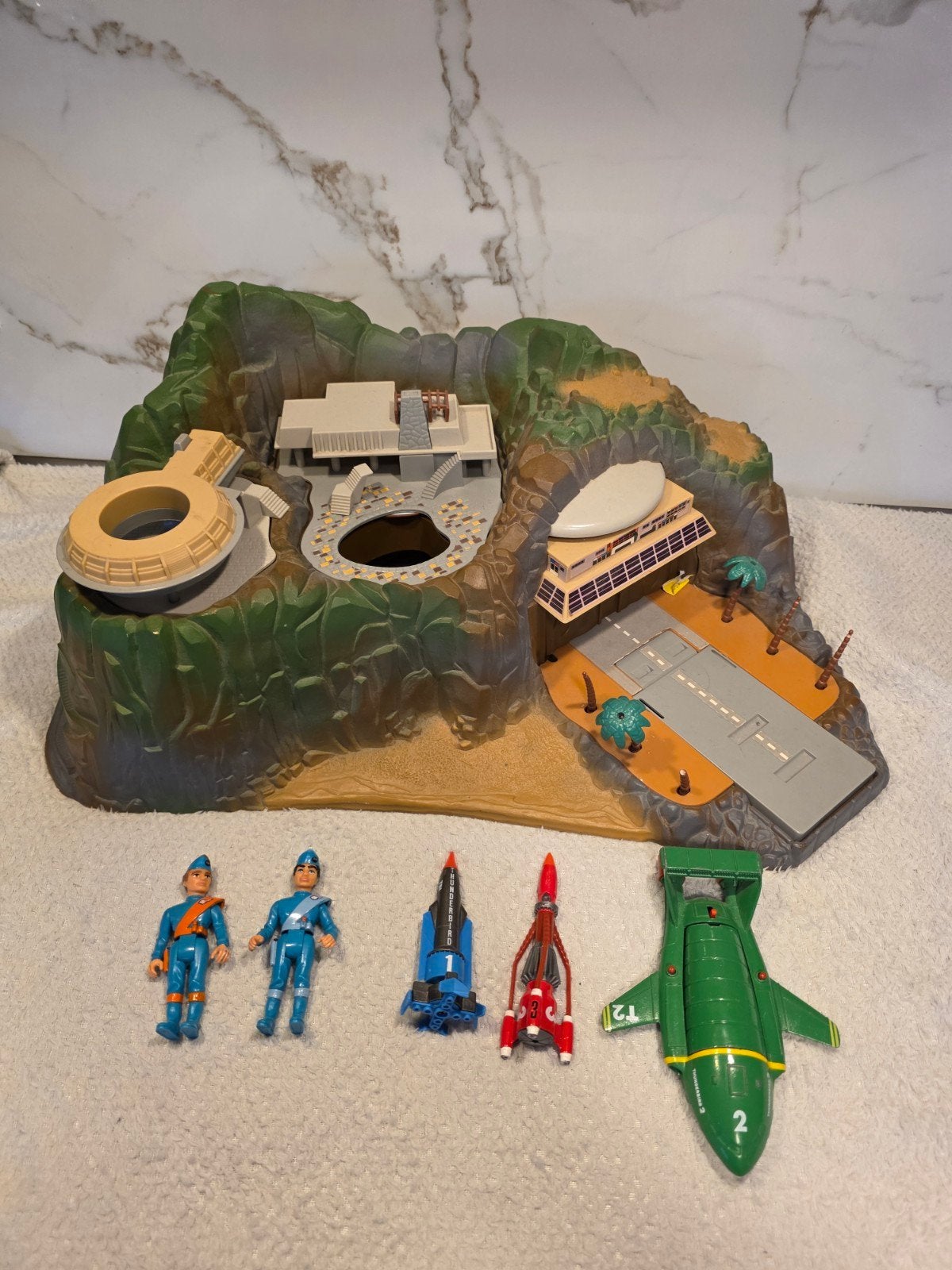 Thunderbirds Tracy Island Matchbox 1992 + Voertuigen, Ophalen of Verzenden, Gebruikt, Film, Actiefiguur of Pop