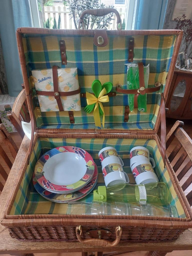 Vintage picknickmand met servies en bestek, Ophalen of Verzenden, Gebruikt, Zonder inhoud