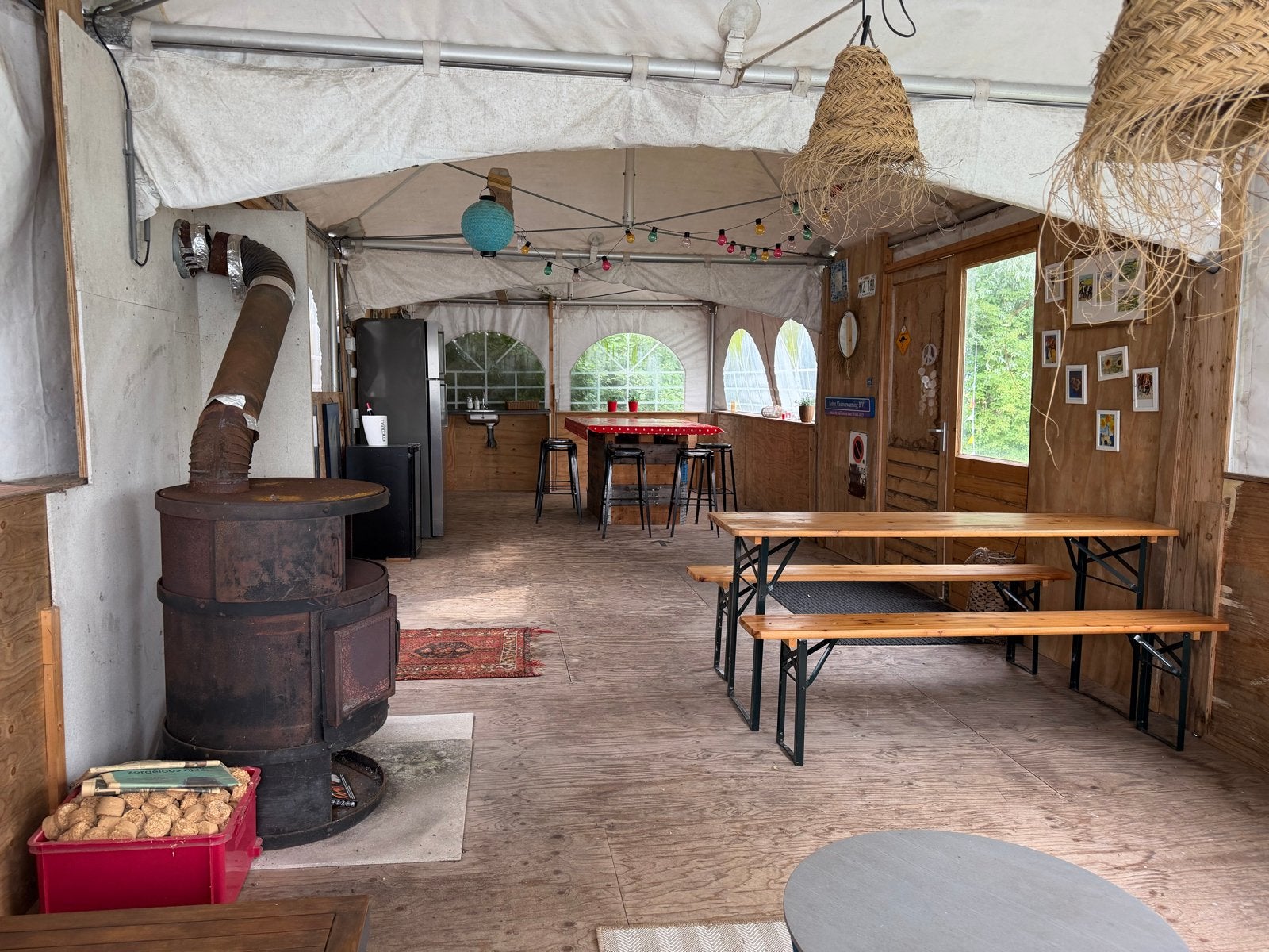 Ruime hobbyruimte (50m²) met houten vloer en kachel, Ophalen, Kunststof, Gebruikt, 400 cm of meer