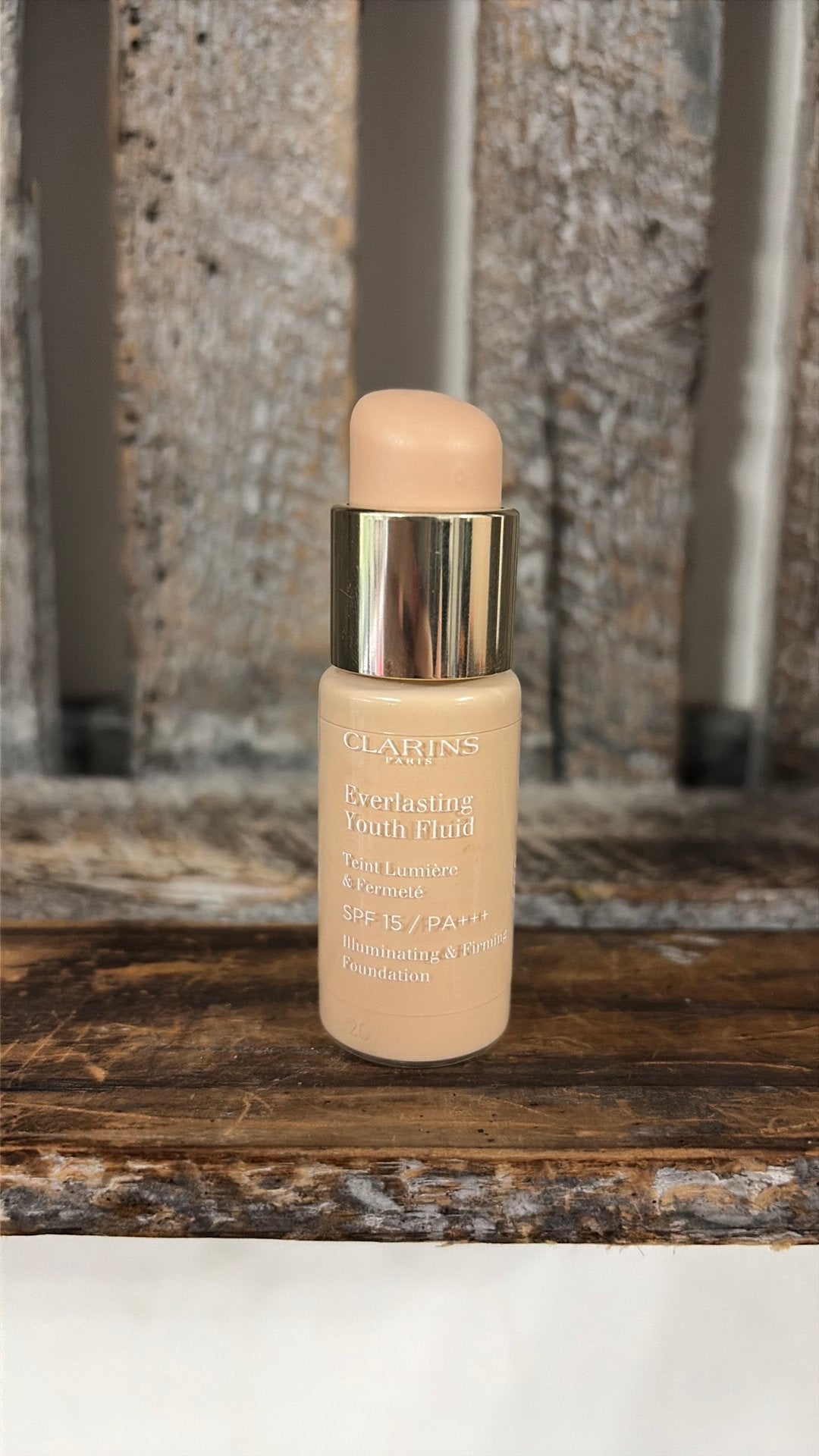 Clarins Everlasting youth Fluid Foundation 103 Ivory, Ophalen of Verzenden, Zo goed als nieuw, Beige, Gehele gezicht