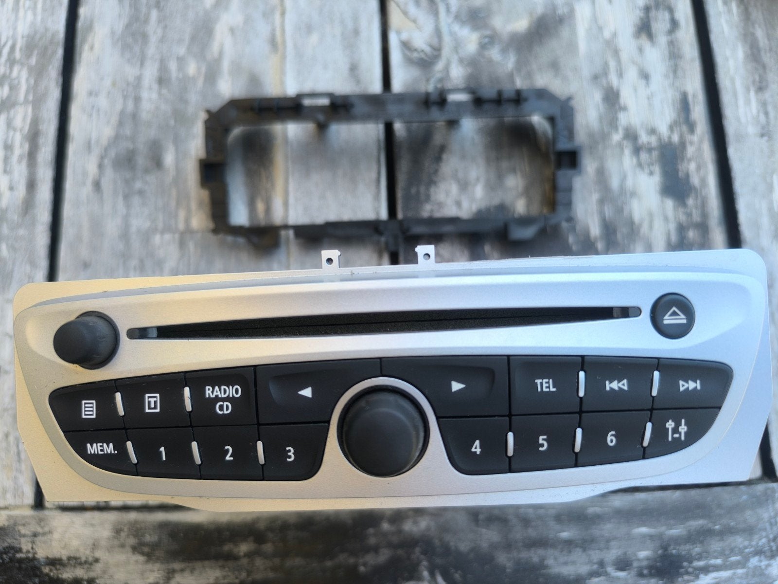 Renault Bosch Radio CD speler Twingo Clio, Auto diversen, Autoradio's, Ophalen of Verzenden, Zo goed als nieuw
