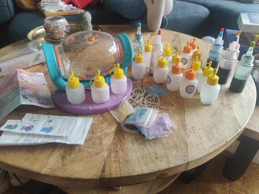 Tie Dye Set - Maak je eigen unieke creaties!, Ophalen, Textiel, Zo goed als nieuw, Knutselset