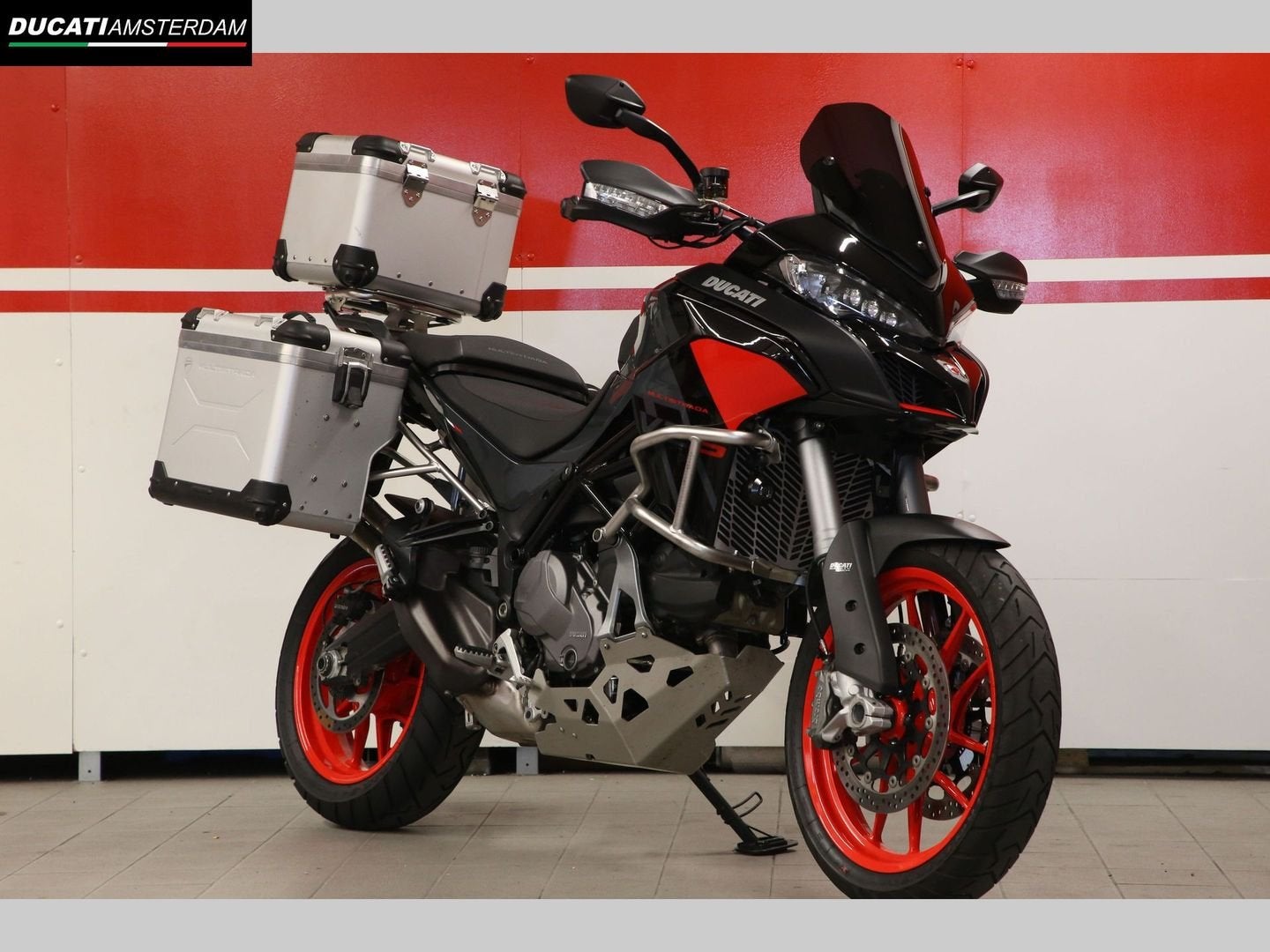 DUCATI MULTISTRADA V2 S (bj 2024) 4,142 km, DUCATI, 2 cilinders, Motorrijbewijs A, Bedrijf