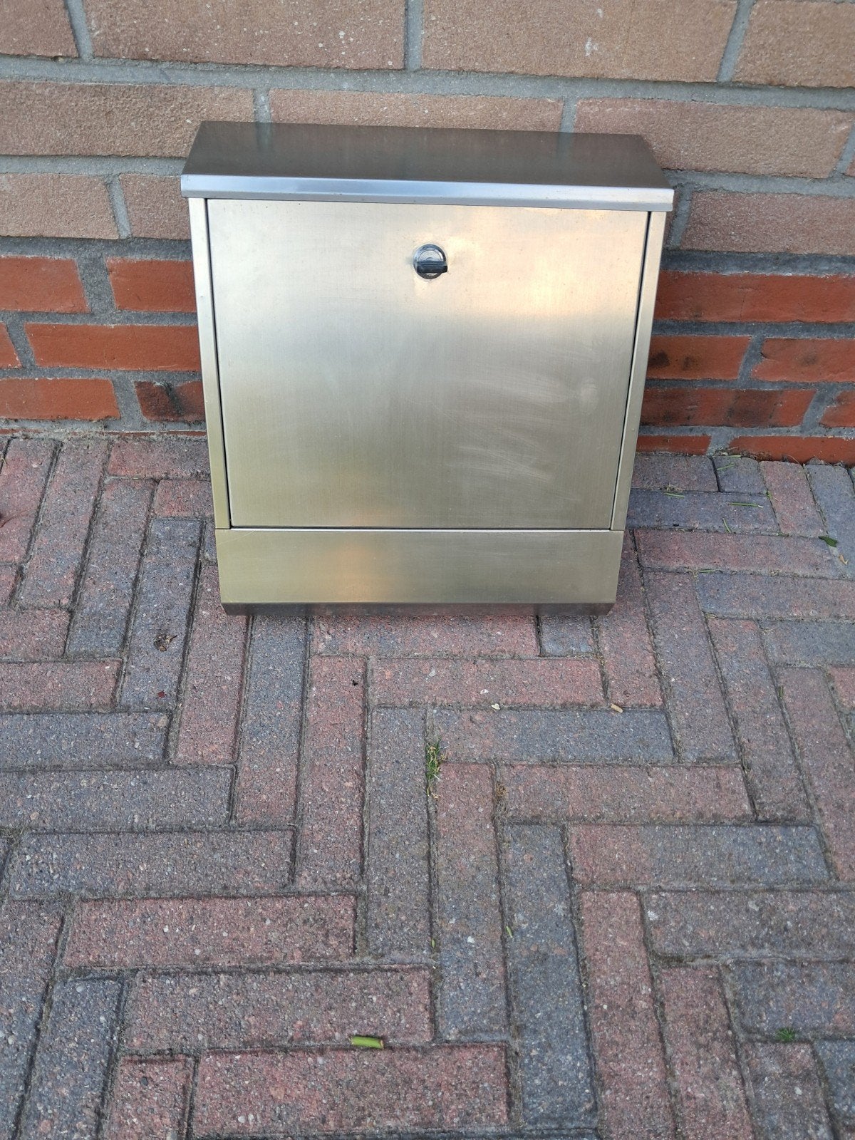brievenbus met sleutel, Ophalen