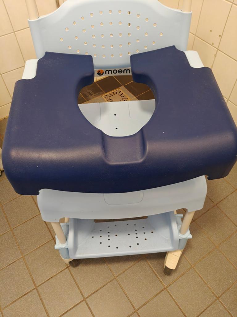 Douch toiletstoel, Ophalen
