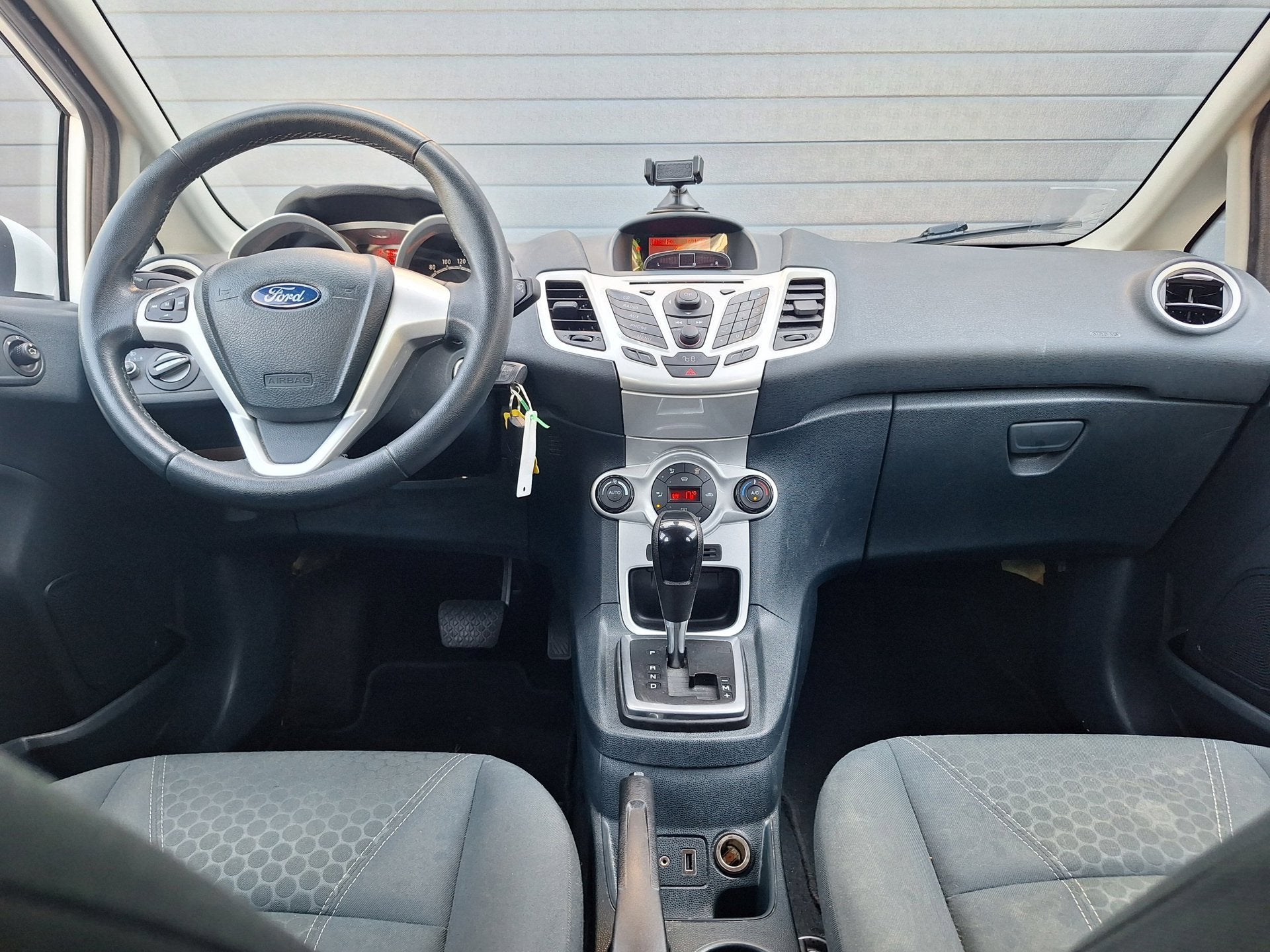 Ford Fiesta | 1.4 Titanium | Automaat | Airco | Stoelverwarm, Auto's, Euro 5, 4 cilinders, Wit, Fiësta