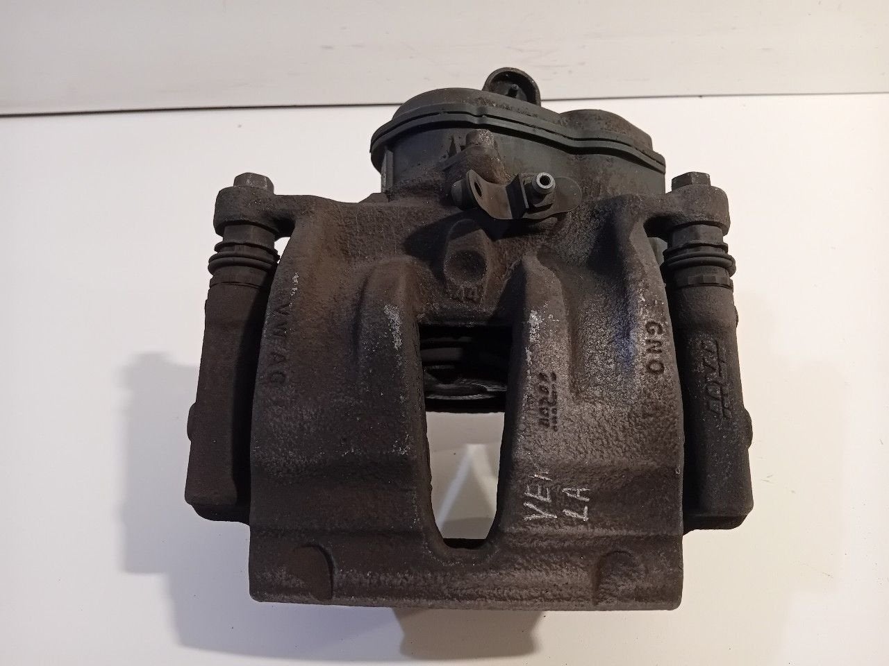 Remklauw links achter Audi Q7, Onderdelen@venauto.nl, Van der Ven Autorecycling B.V., Gebruikt, Ettenseweg 76, 4706 PB Roosendaal, The Netherlands