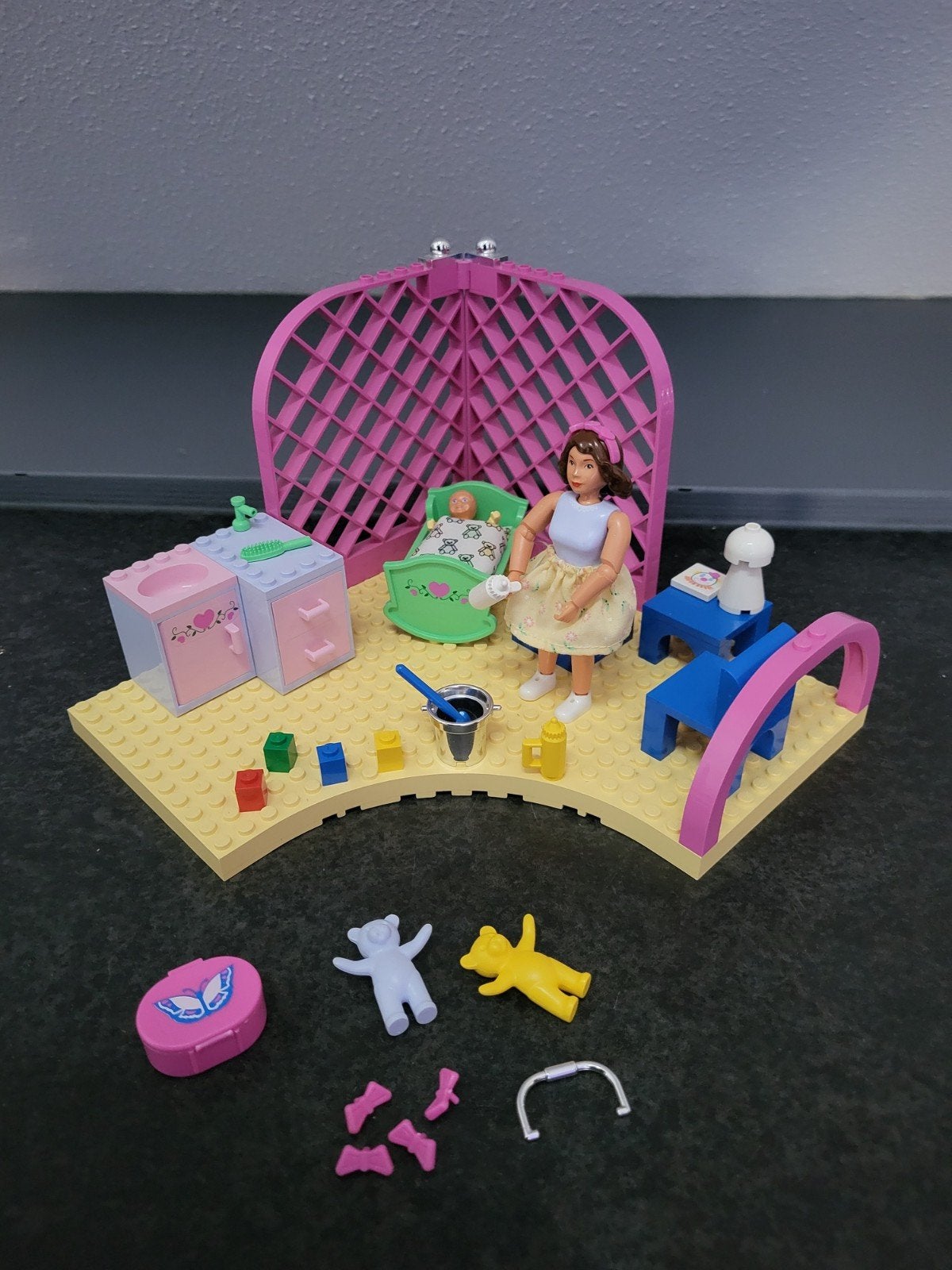 LEGO 5860 Belville Babykamer met pop en accessoires, Kinderen en Baby's, Ophalen of Verzenden