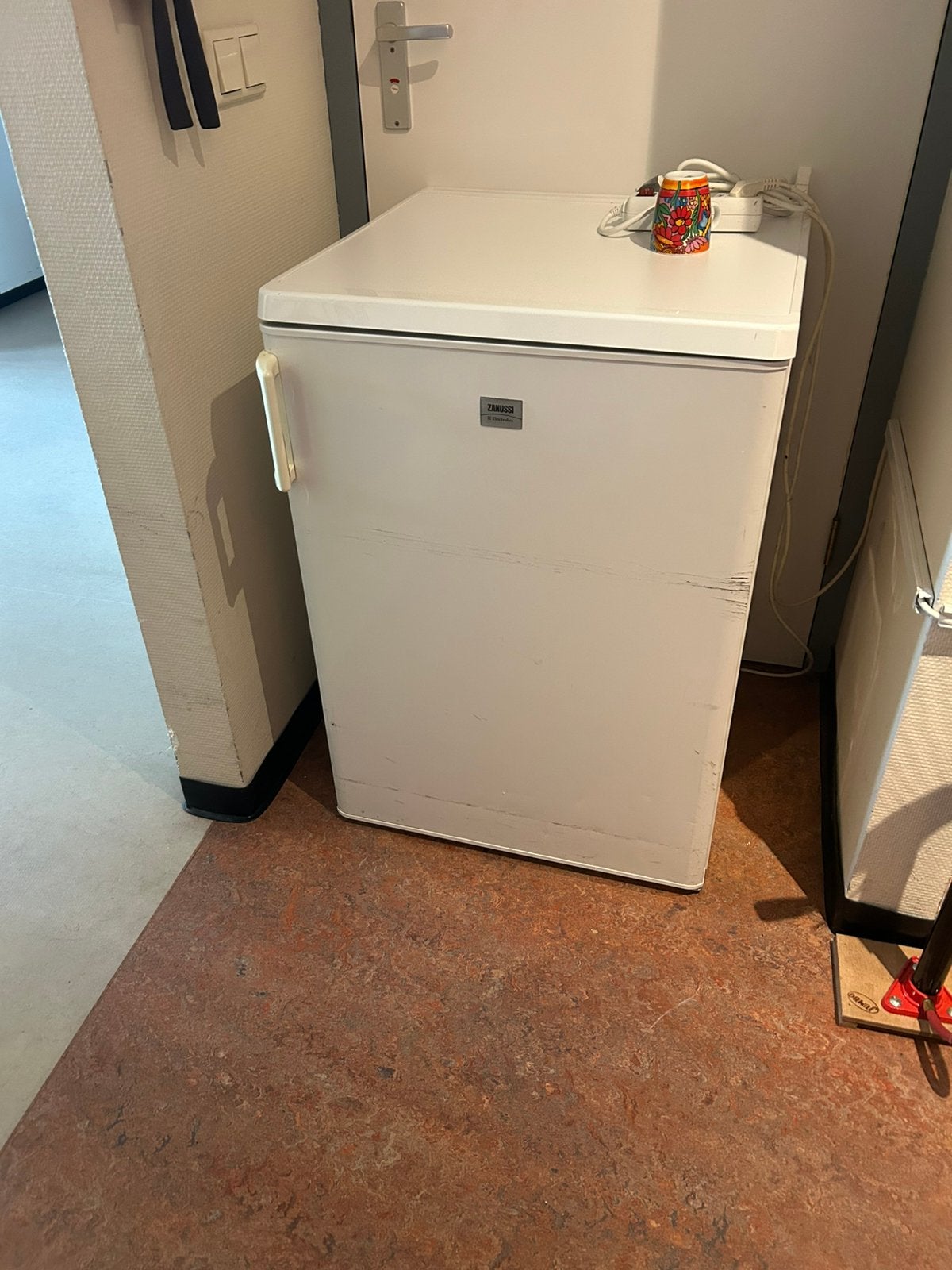 Zanussi koelkast. Van buiten niet zo mooi, maar werkt prima!, Ophalen, Gebruikt, Minder dan 85 cm, Minder dan 60 cm