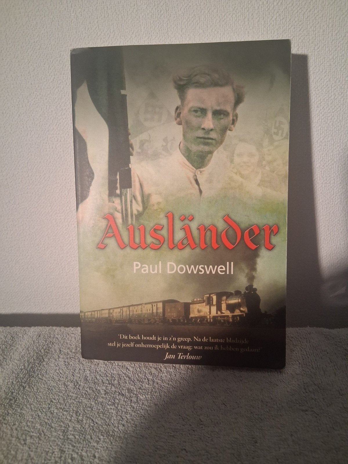 Ausländer - Paul Dowswell (Jeugdboek WOII), Ophalen of Verzenden, 20e eeuw of later, Zo goed als nieuw, Paul Dowswell