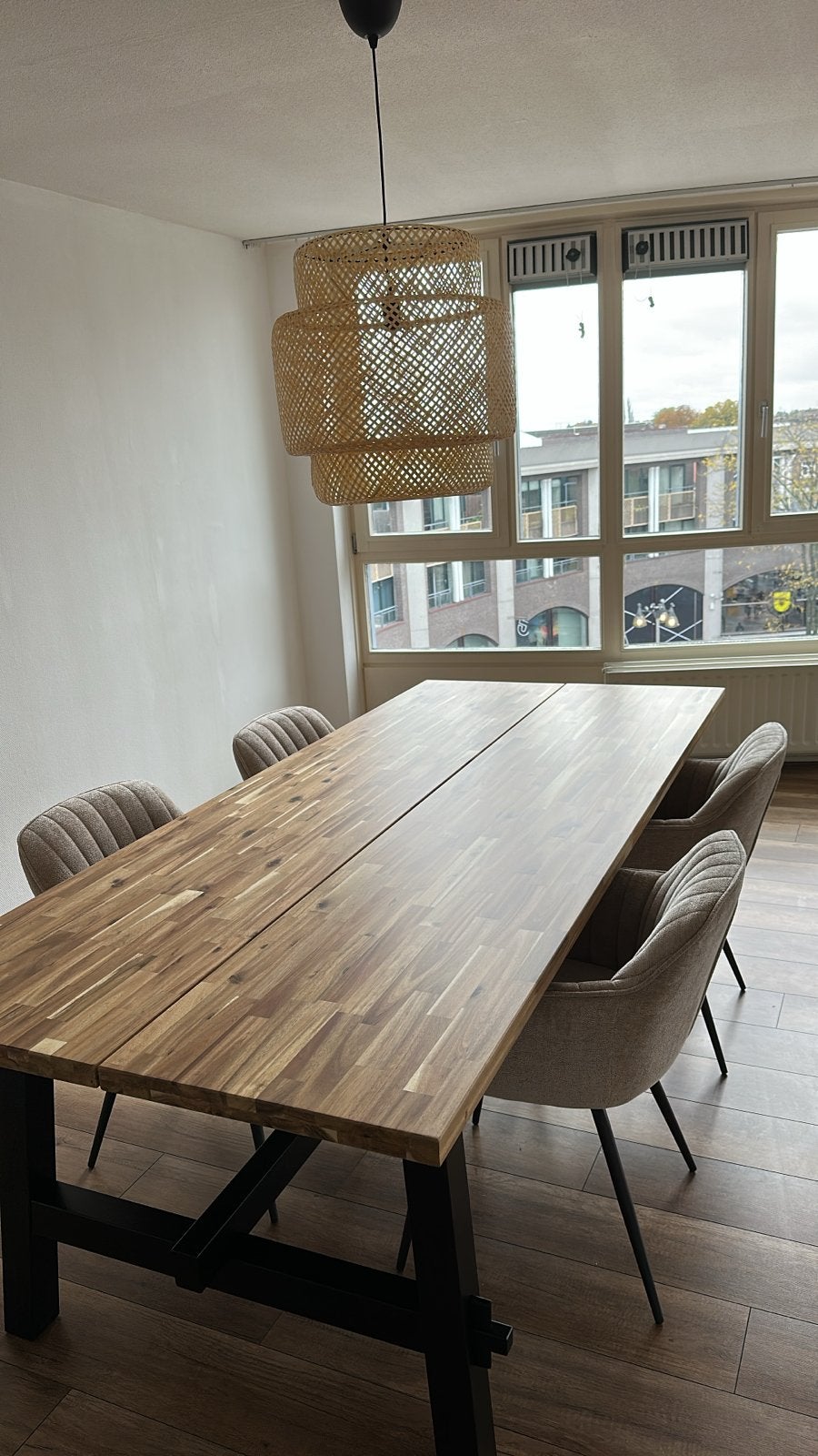 IKEA SKOGSTA Eettafel, acacia/zwart, 230x100cm, z.g.a.n., Ophalen, 100 tot 150 cm, 200 cm of meer, Zo goed als nieuw