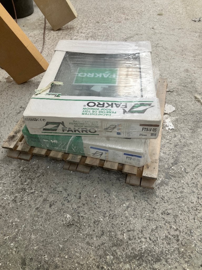 2 nieuwe fakro dakraam 78 x 98 + gootstuk, Ophalen, Minder dan 80 cm, Minder dan 80 cm, Nieuw