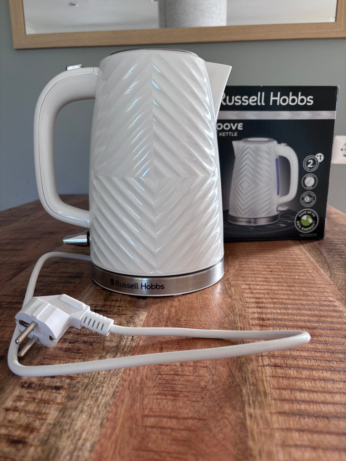 Stijlvolle waterkoker Russell Hobbs als nieuw, Witgoed en Apparatuur, 1 tot 2 liter, Ophalen of Verzenden, Zo goed als nieuw