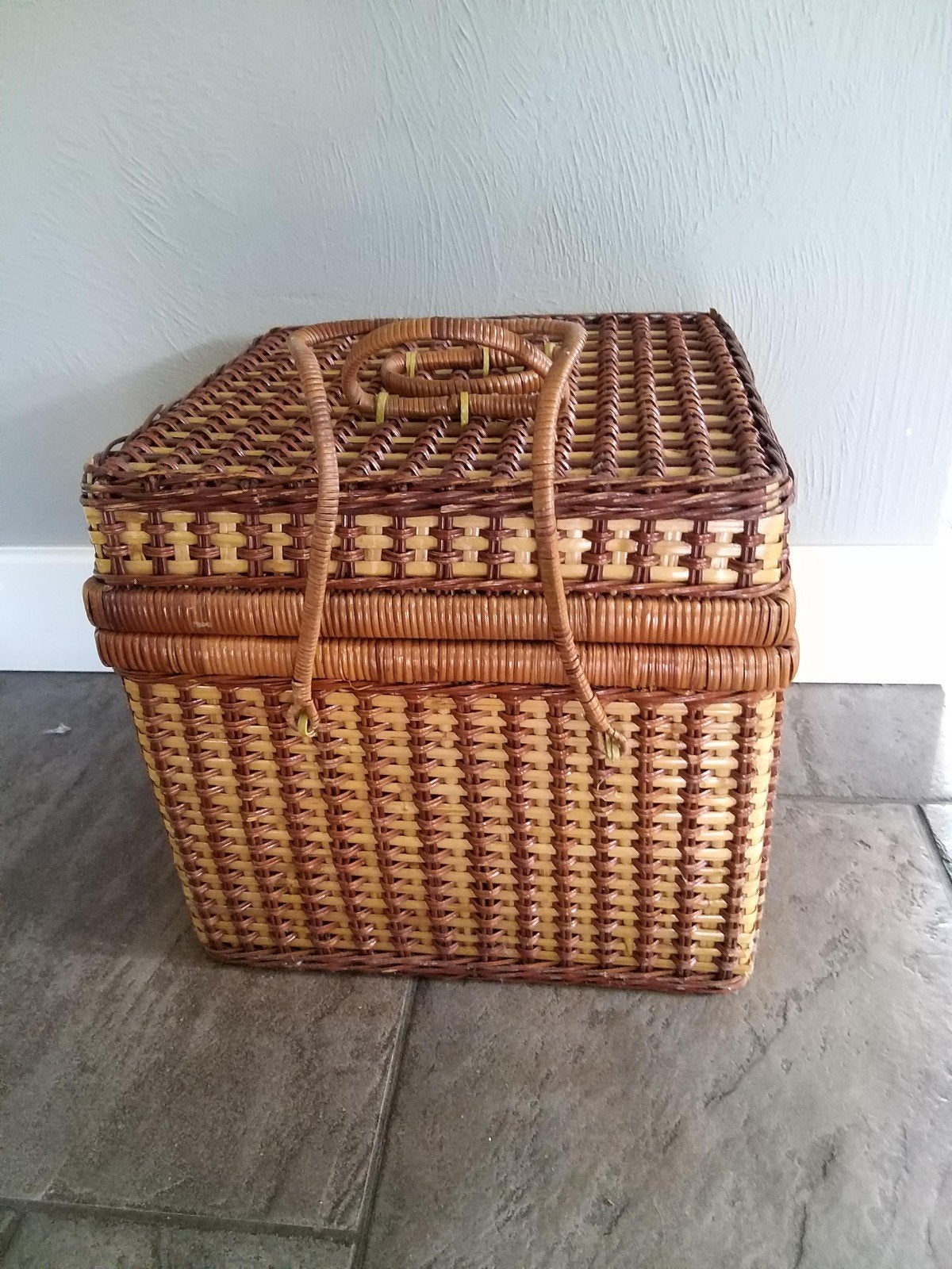 vierkante rieten mand, Huis en Inrichting, Ophalen of Verzenden, Vierkant, Riet